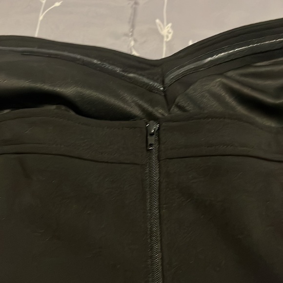 STRAPLESS PLUS SIZE BLACK DRESS WITH CRINOLINE - Picture 3 of 4